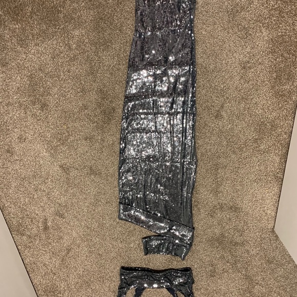 Two piece set from Grayscale - Picture 4 of 4